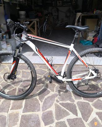 Bicicletta MTB Specialized