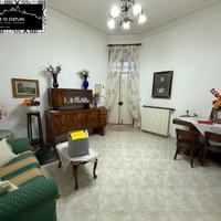 QUADRILOCALE ARREDATO con CORTILE INTERNO