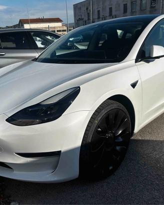 Tesla Model 3 Long Range AWD Performance Summon