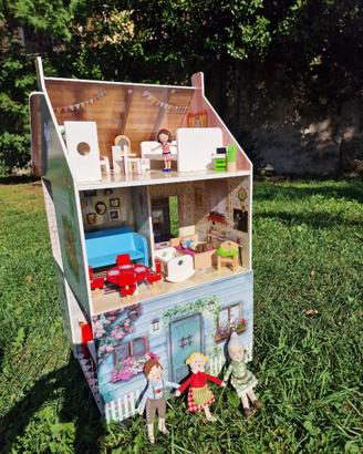 Casa delle bambole in legno