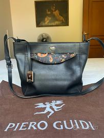 Borsa nera Piero Guidi a tracolla Magic Circus