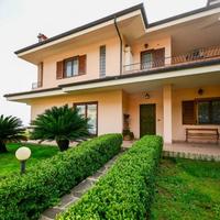 VILLA DI AMPIA METRATUTA CON GIARDINO P