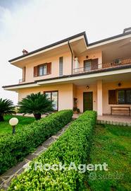 VILLA DI AMPIA METRATUTA CON GIARDINO P