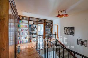 Villa di 480 m² con più di 5 locali e posto auto a