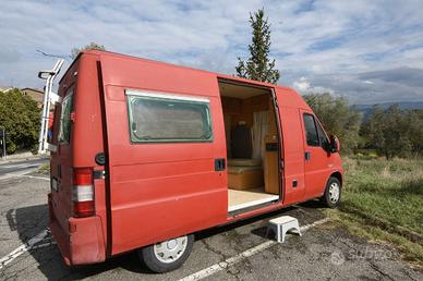 camper furgonato Peugeot 