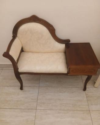 Poltroncina in legno con cassetto
