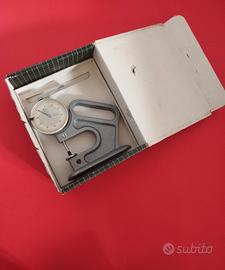 Spessimetro a quadrante