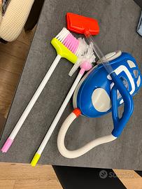 Aspirapolvere giocattolo + 2 scope