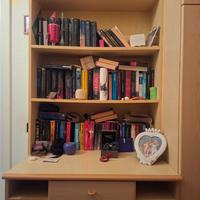 2 scrivanie e un armadio