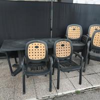 Tavoli e sedie da giardino