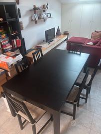 tavolo Ikea e libreria tv