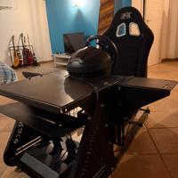 Similatore di guida thrustmuster