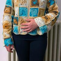 Giacca artigianale a piastrelle all'uncinetto