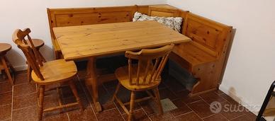 Tavolo e panca con contenitore e 2 sedie
