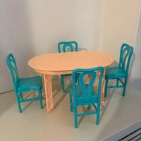 Gioco barbie: Tavolino con sedie