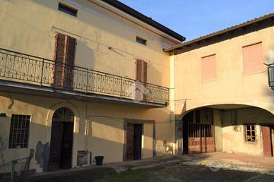 CASA DI CORTE A ADRO