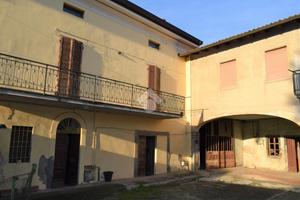 CASA DI CORTE A ADRO