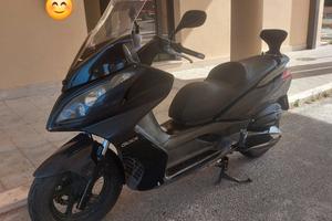 Scooter Kymco downtown 300