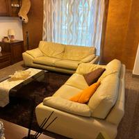 Coppia divani + tavolo con 4 sedie