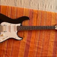 CHITARRA YAMAHA EG112