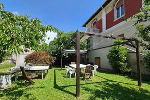 Villa di 283 m² con più di 5 locali e box auto a T