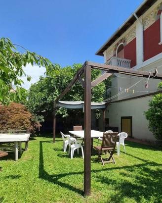 Villa di 283 m² con più di 5 locali e box auto a T