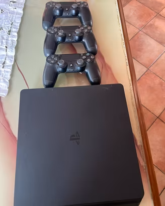 Sony PlayStation 4 Slim 1 TB +3 Controller 