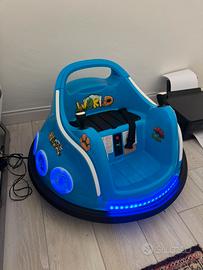 Macchina bambino blu luci e musica girevole