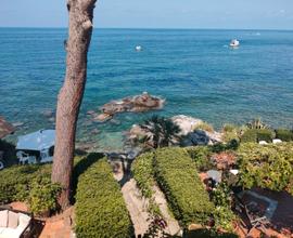 Magnifica villa sugli scogli con mare esclusivo