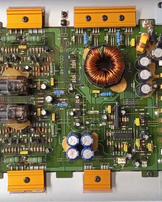 AMPLIFICATORE PROFESSIONALE AUTO