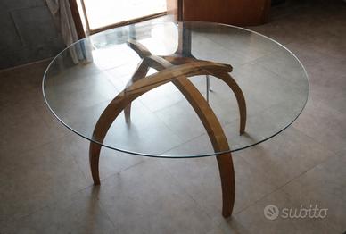 Tavolo moderno in vetro e legno