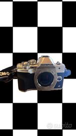 OLYMPUS OM-D E-M10 mark IV