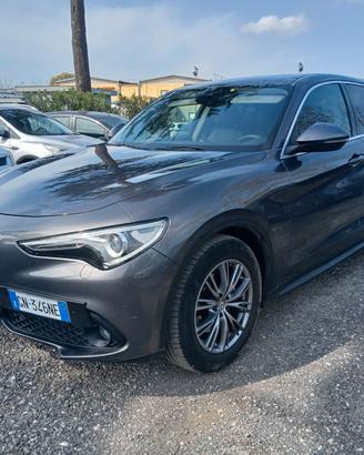 Alfa Romeo Stelvio 2.2 Turbodiesel 180 CV AT8 RWD 