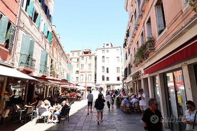 NEGOZIO A VENEZIA