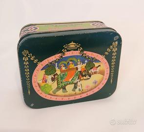 Scatola di latta inglese vintage per il tè