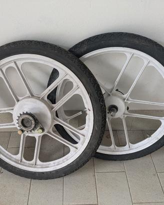 Coppia cerchi in lega 10 razze 17" Piaggio Ciao, c