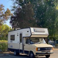 Camper ARCA usato Mansardato 6 posti letto