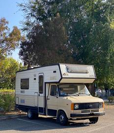 Camper ARCA usato Mansardato 6 posti letto