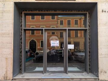 NEGOZIO A MANTOVA