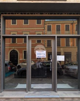 NEGOZIO A MANTOVA