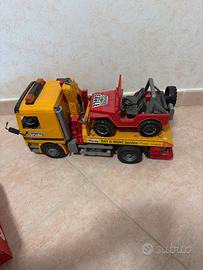 Camion bisarca Bruder con Jeep Eagle