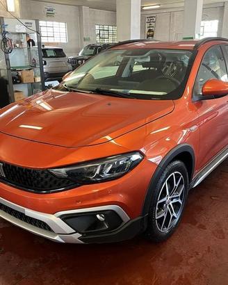 FIAT Tipo 1.5 Hybrid DCT 5 porte Cross