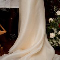 Abito da sposa avorio in seta raso e Swarosky 
