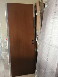 Porte in legno color noce buone condizioni.