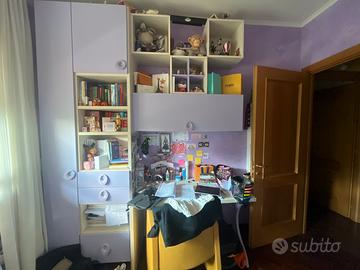 cameretta da bambina viola e bianca