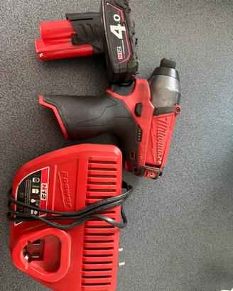 Avvitatore Milwaukee 12v