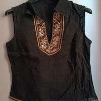 Canotta in lino nera con decorazione