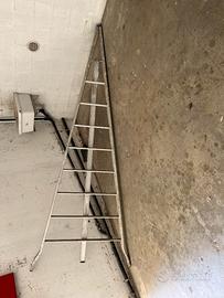 Scala agricola a tre piedi