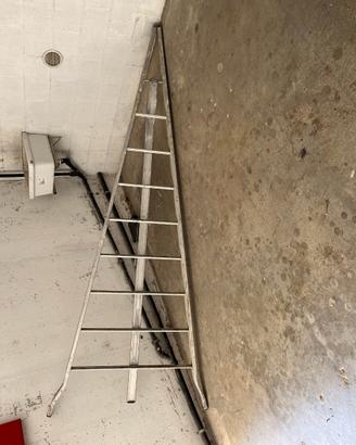Scala agricola a tre piedi