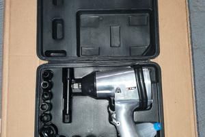 Kit avvitatore ad impulsi 1/2” con 10 bussole